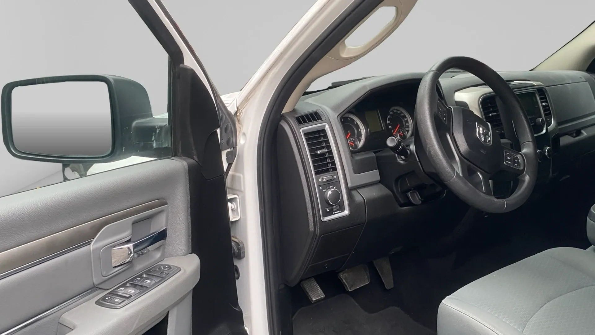 DODGE RAM 2020	1500 CREW CAB SLT 4X2 (CDV) image 27