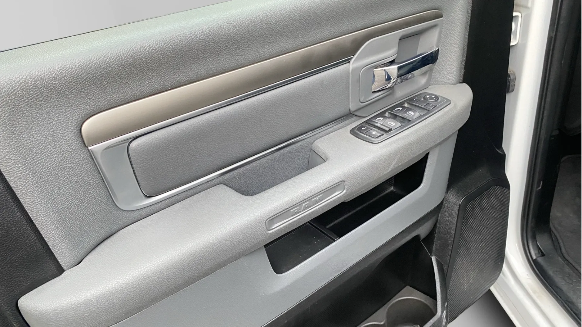 DODGE RAM 2020	1500 CREW CAB SLT 4X2 (CDV) image 24