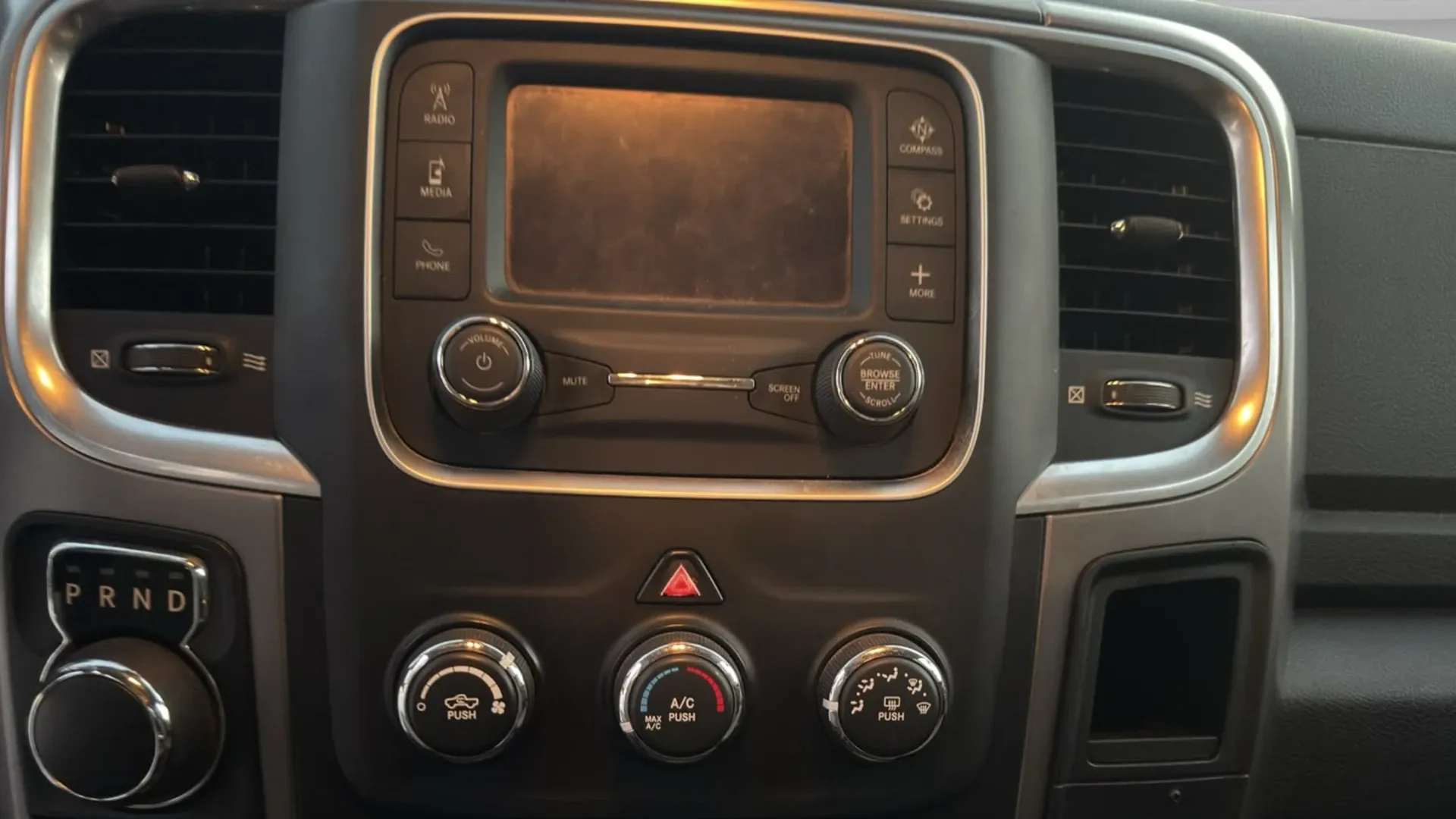RAM 1500 CREW CAB SLT 4X4 MMA image 26