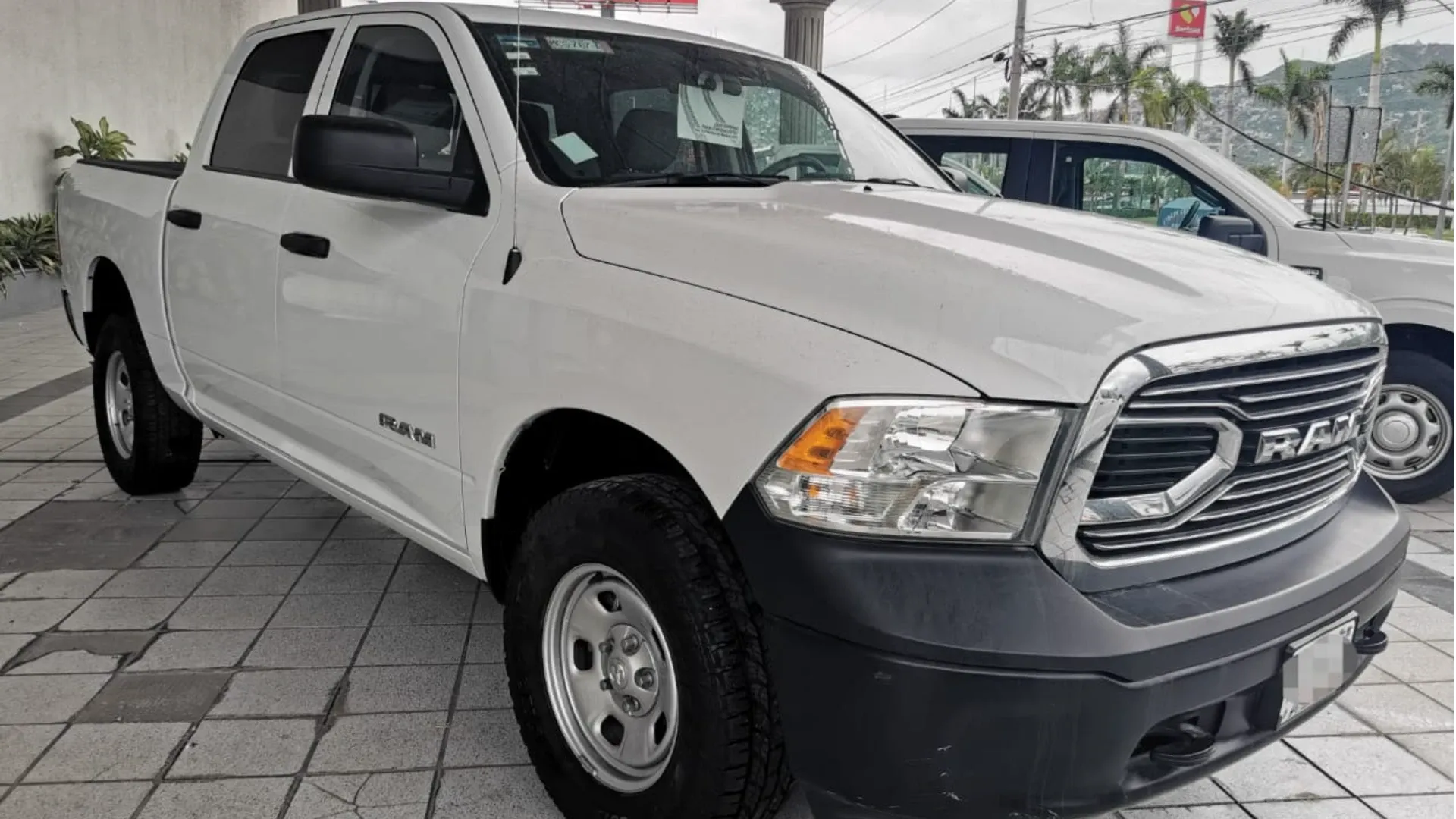 RAM 1500 CREW CAB SLT MMA image 3