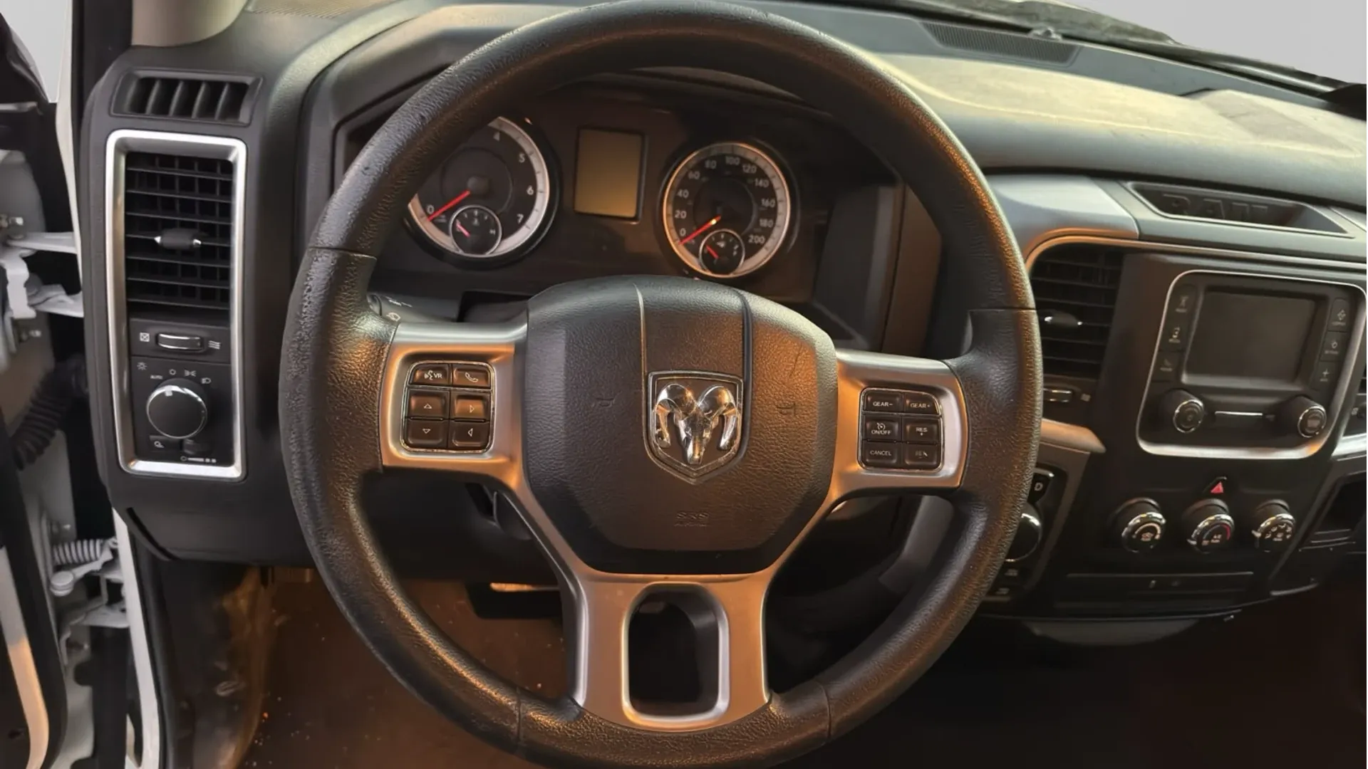 RAM 1500 CREW CAB SLT 4X4 MMA image 19