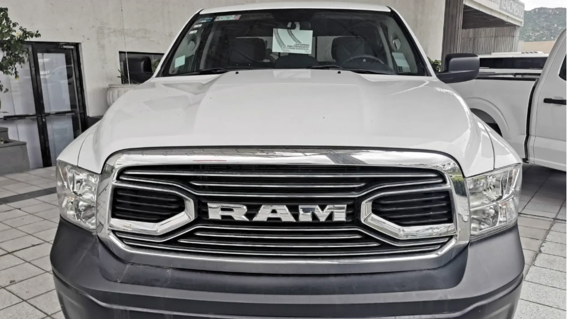 RAM 1500 CREW CAB SLT MMA image 2